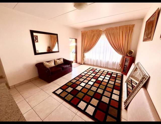 2 BEDROOM TOWNHOUSE FOR SALE IN MEREDALE